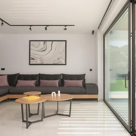 Villa Monti Luxury Villa, With Heated Pool & Hot Tub *