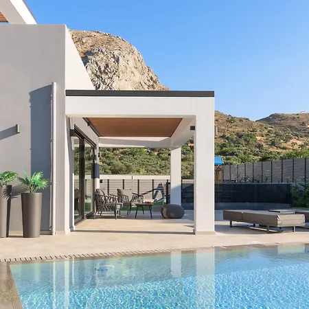 Monti Luxury Villa, With Heated Pool & Hot Tub *