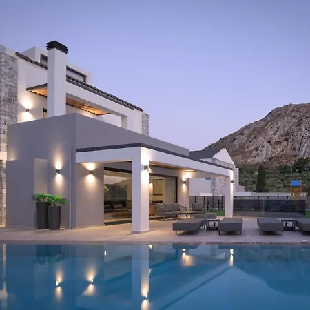 Monti Luxury Villa, With Heated Pool & Hot Tub *