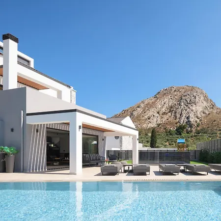 Villa Monti Luxury Villa, With Heated Pool & Hot Tub Lefkogeia