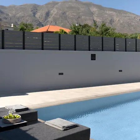 Villa Monti Luxury Villa, With Heated Pool & Hot Tub