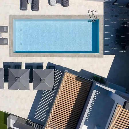 Villa Monti Luxury Villa, With Heated Pool & Hot Tub