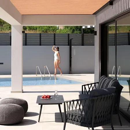 Monti Luxury Villa, With Heated Pool & Hot Tub *