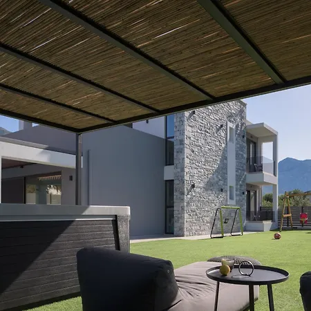 Monti Luxury Villa, With Heated Pool & Hot Tub Villa Lefkogeia