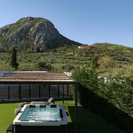Villa Monti Luxury Villa, With Heated Pool & Hot Tub *